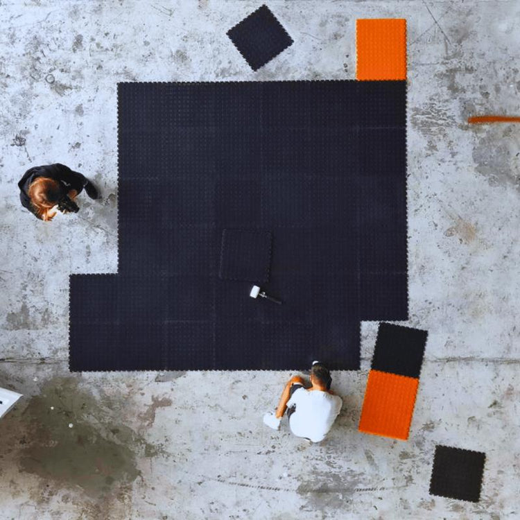 Dalles PVC Fortelock dans un garage avec voiture