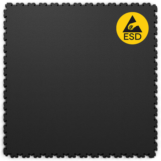 Dalle PVC clipsable Fortelock ESD XL 4mm - Noire. Parfaite pour les espaces techniques nécessitant une protection contre l'électricité statique, tels que les laboratoires, salles informatiques et ateliers. Format XL pour une pose rapide et efficace.
