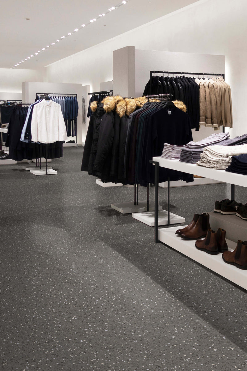 Dalles Fortelock Business décor graphite dans une boutique