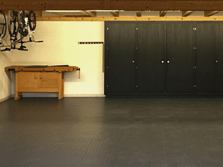 Sol de garage en dalles PVC clipsables Fortelock Industry 7 mm graphite, motif larmé