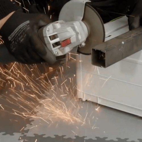 Image de l’article “Résistance du sol Fortelock lors du polissage et de la découpe de Métal” – Matted.fr