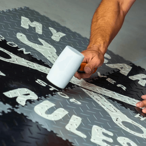 Image de l’article “Révolutionnez vos sols : Impression personnalisée sur dalles PVC pour un espace unique” – Matted.fr