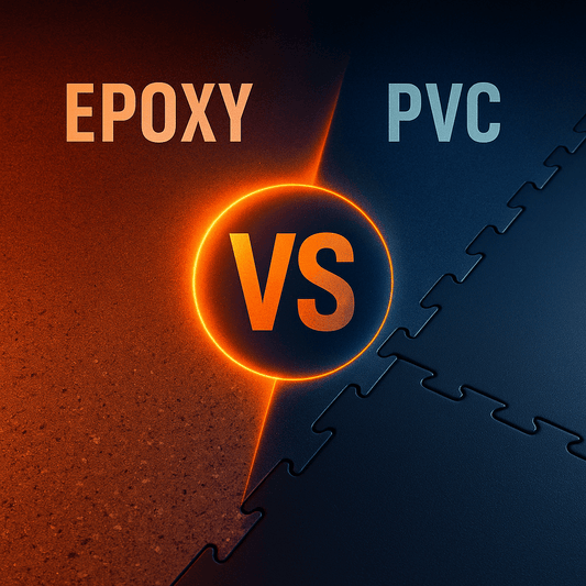 Comparaison entre un sol époxy lisse et des dalles PVC clipsables Fortelock pour rénovation de garage et atelier