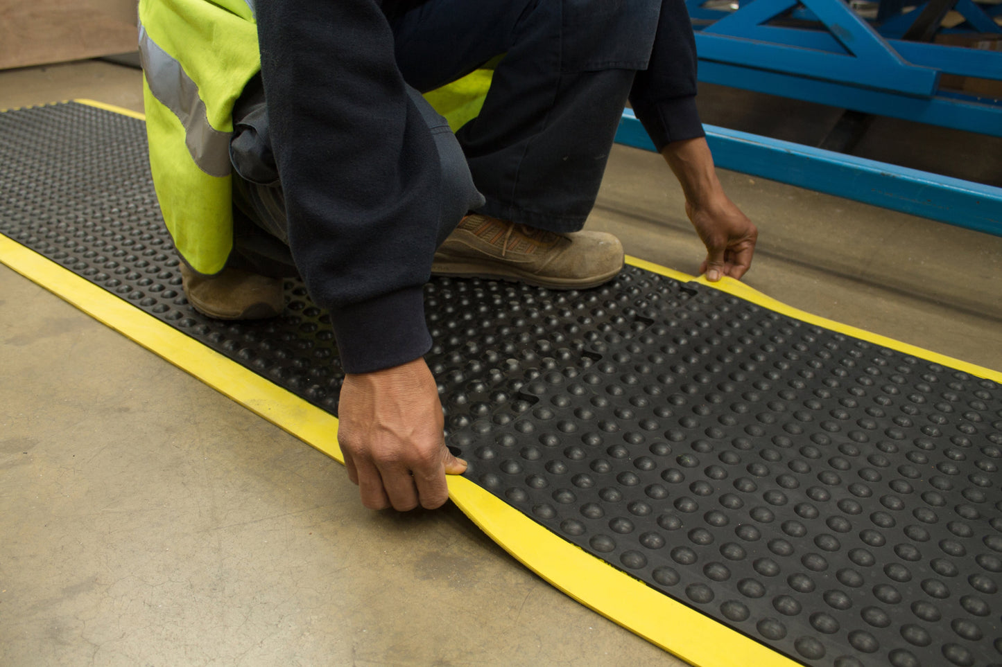 Tapis Anti-Fatigue à Bulles – Sécurité Jaune – 14 mm