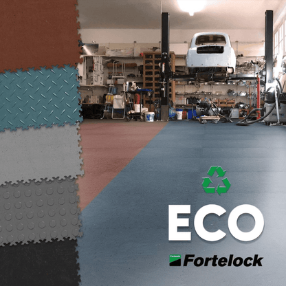 Dalles PVC Fortelock ECO marron et bleu installées dans un garage, avec un échantillon des 5 coloris disponibles.