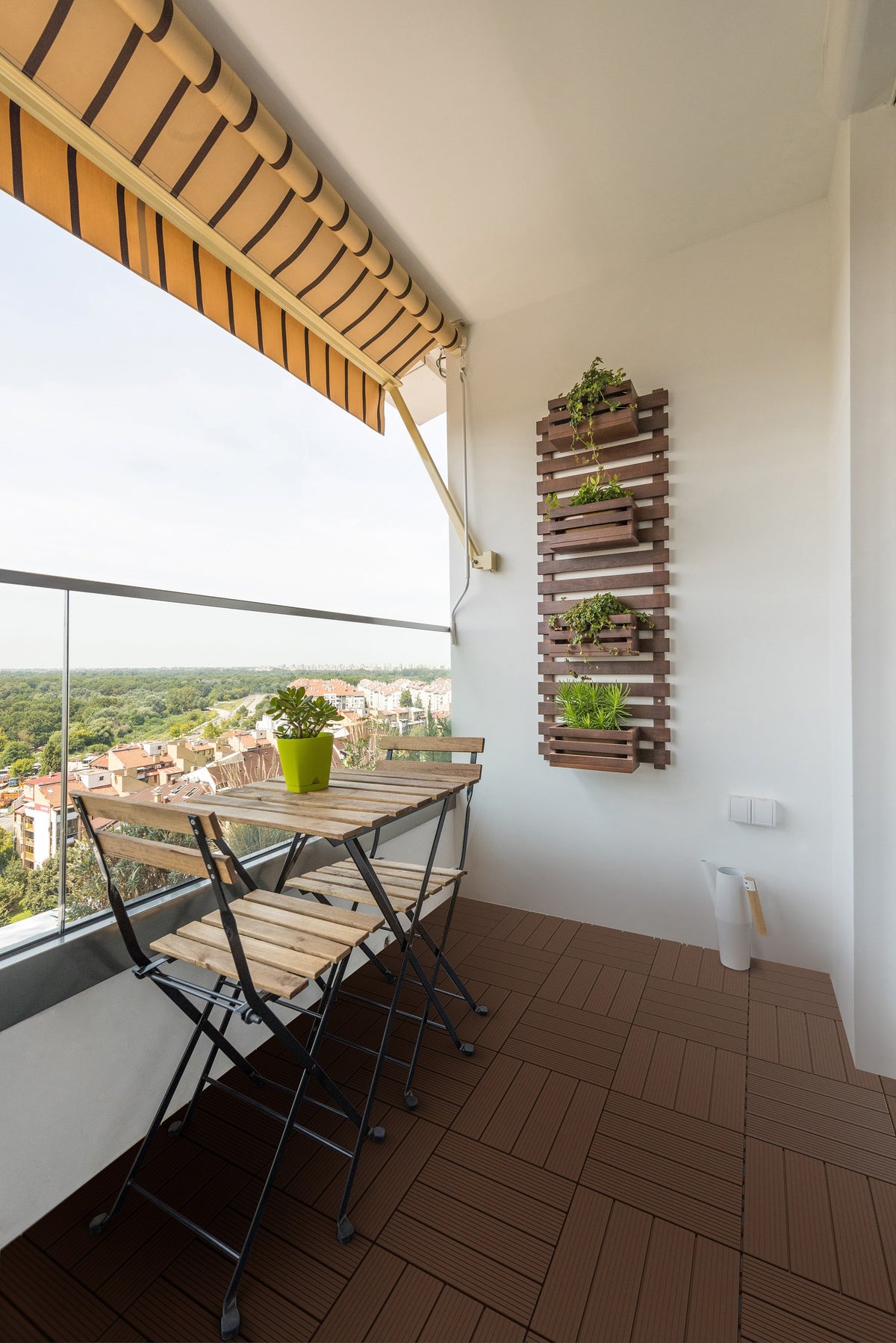Tereco 15 mm – marron, sur un balcon